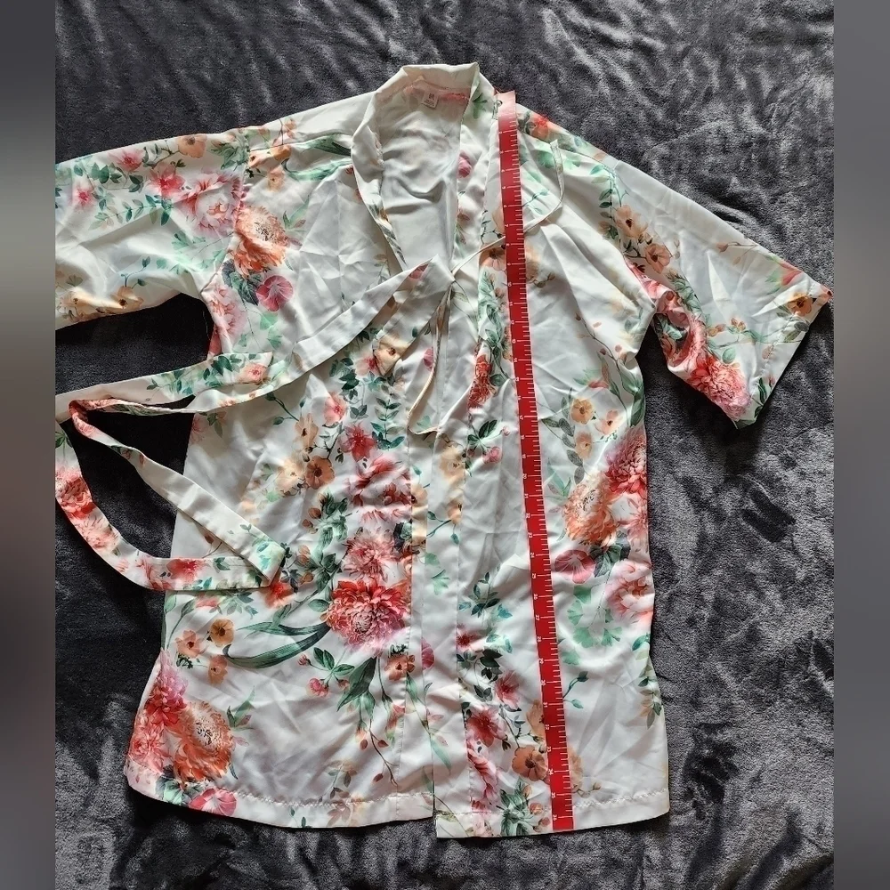 WOMEN'S sexy kimono/ robe with flower all over print size L / XL
